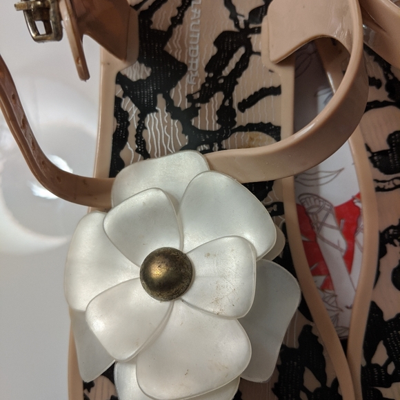 Sandals - Picture 11 of 11